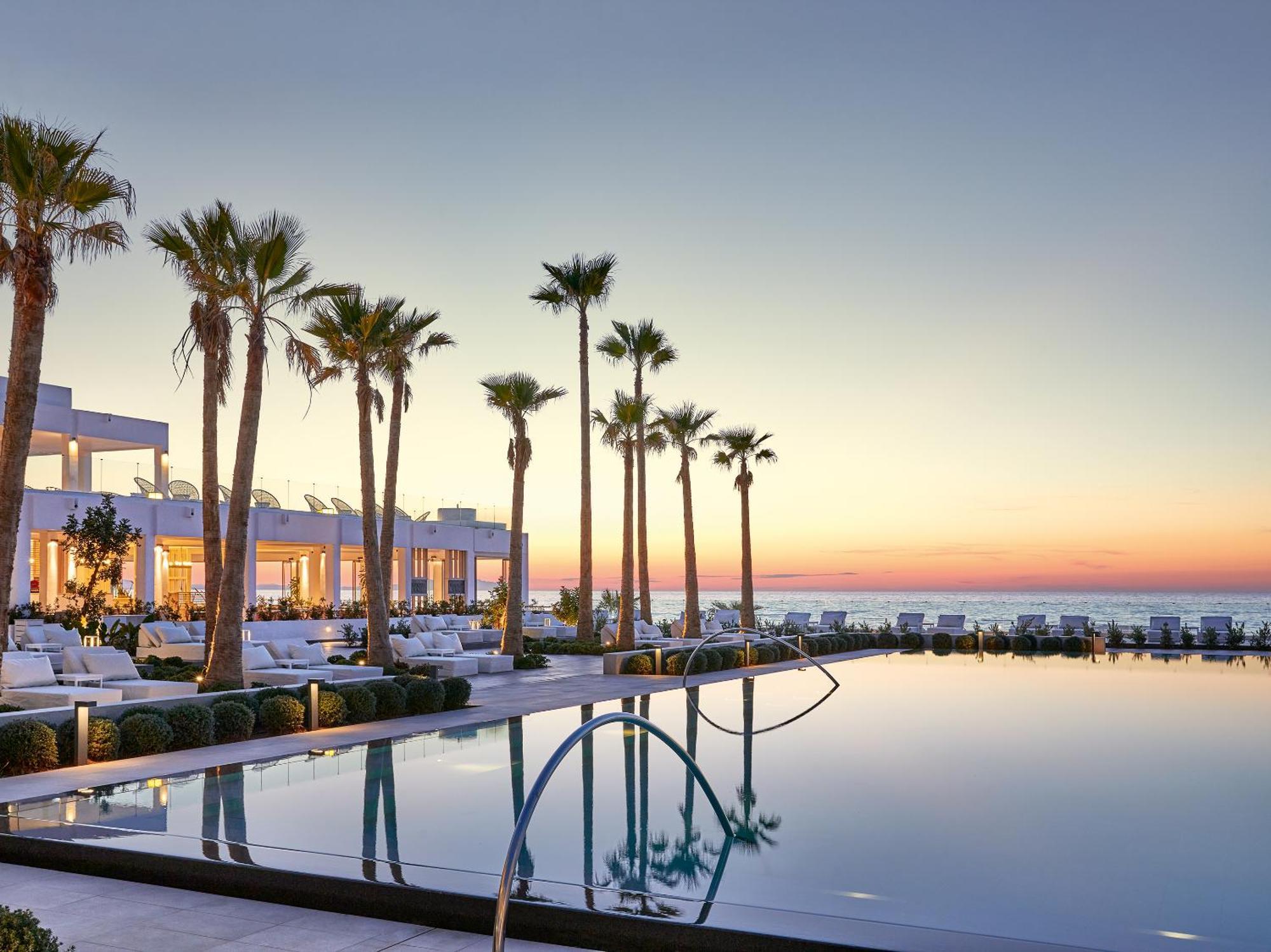 Rezort Grecotel Luxme White